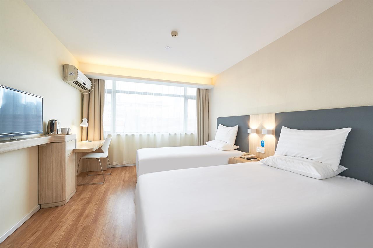 HOTEL HANTING EXPRESS KUNMING YUANTONG MOUTAIN PARK KUNMING 2* (China) -  from US$ 29 | BOOKED